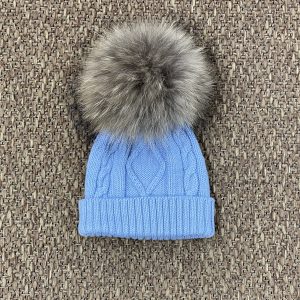 CAPPELLO IN LANA CON POMPON